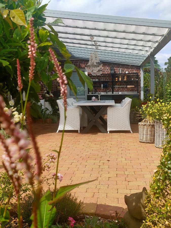 Luana'S White Cottage Surwold Bagian luar foto