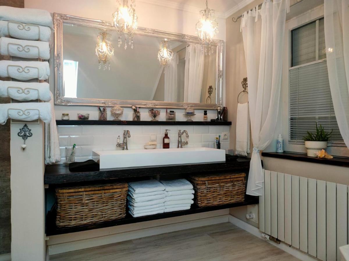 Luana'S White Cottage Surwold Bagian luar foto