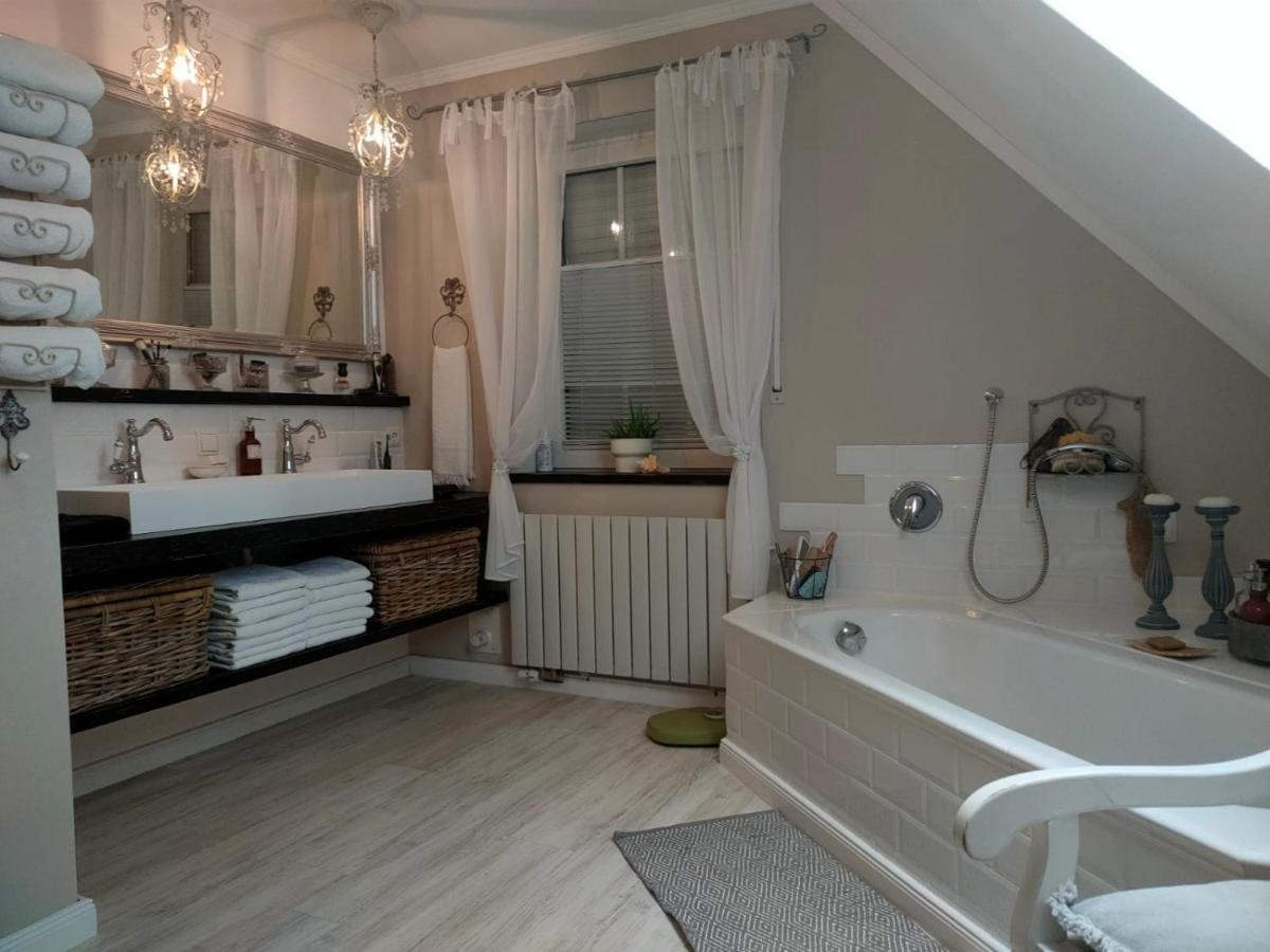 Luana'S White Cottage Surwold Bagian luar foto