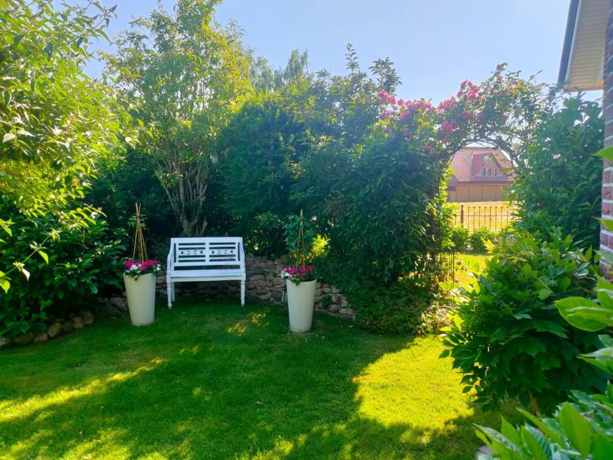 Luana'S White Cottage Surwold Bagian luar foto